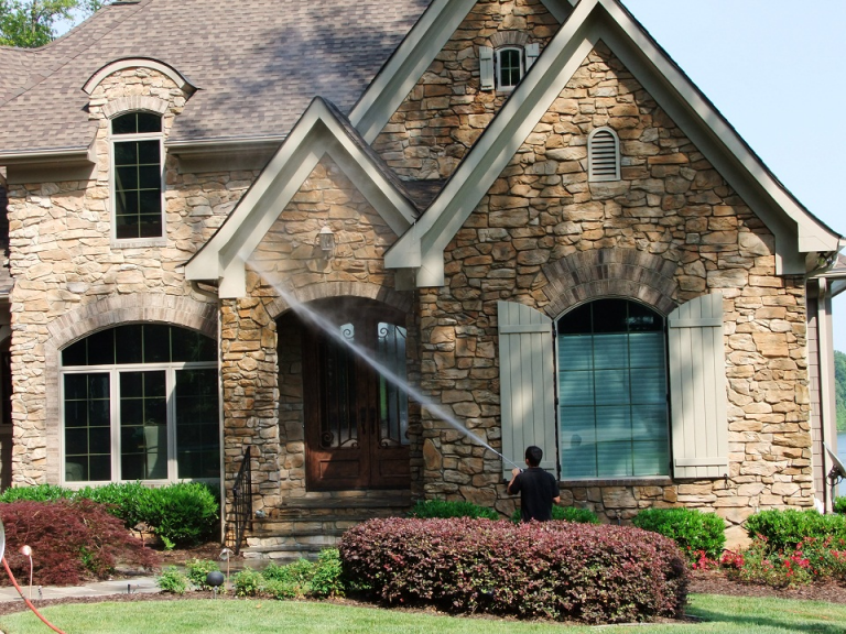 Factors to Consider When Choosing the Best Exterior Cleaning Services Company
